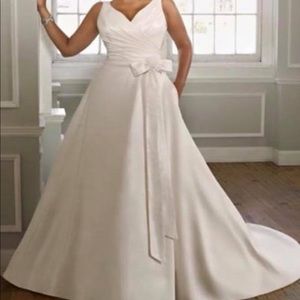 Brand new wedding gown